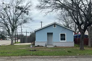 711 N Grimes St, Giddings, TX 78942 - Photo 19