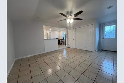 711 N Grimes Street, Giddings, TX 78942 - Photo 3