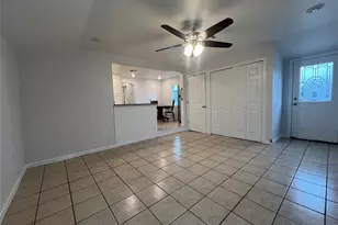 711 N Grimes St, Giddings, TX 78942 - Photo 3