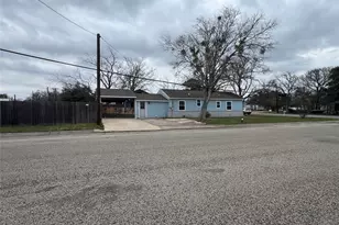 711 N Grimes St, Giddings, TX 78942 - Photo 1