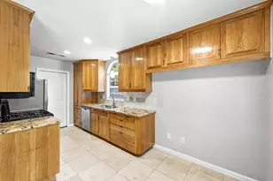 10417 Firethorn Ln, Austin, TX 78750 - Photo 11