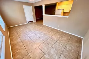 916 E 37th St, Austin, TX 78705 - Photo 3