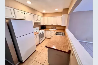 916 E 37th Street #B (back building), Austin, TX 78705 - Photo 5
