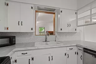 4402 Terrilance Dr, Austin, TX 78741 - Photo 39