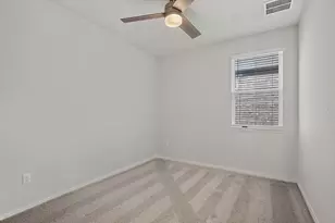 501 Emerald Cv, Georgetown, TX 78626 - Photo 17