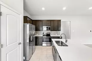 308 Black Opal Dr, Jarrell, TX 76537 - Photo 13