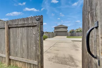 107 Friendship Oak Drive, San Marcos, TX 78666 - Photo 37