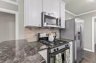 1011 E 45th St, Austin, TX 78751 - Photo 7