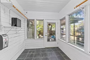 1011 E 45th St, Austin, TX 78751 - Photo 27
