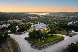 20516 Queen Bee Ln, Spicewood, TX 78669 - Photo 3