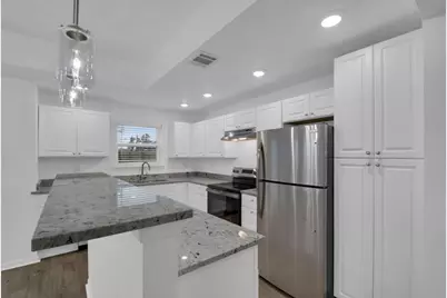 1004 E Fannin Street, Luling, TX 78648 - Photo 9