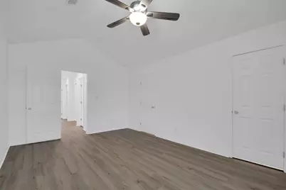 1004 E Fannin Street, Luling, TX 78648 - Photo 13