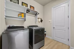 109 Wake Grv, Buda, TX 78610 - Photo 15