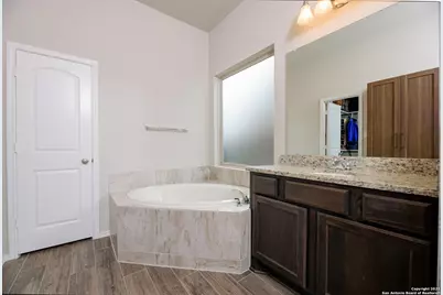 2032 Glen Hollow Hollow, Seguin, TX 78155 - Photo 17