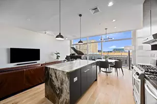 555 E 5th St, Austin, TX 78701 - Photo 3