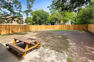 506 W 35th St, Austin, TX 78705 - Photo 21