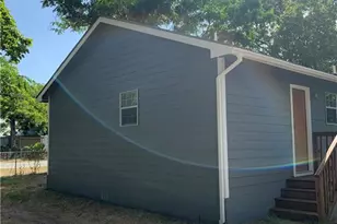 301 Taylor St, Smithville, TX 78957 - Photo 3