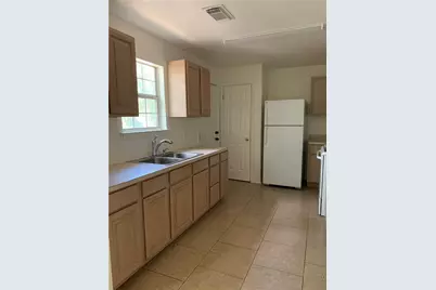 301 Taylor Street, Smithville, TX 78957 - Photo 15