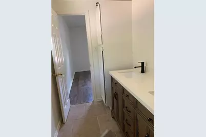 301 Taylor Street, Smithville, TX 78957 - Photo 17