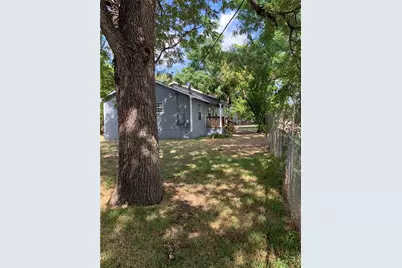 301 Taylor Street, Smithville, TX 78957 - Photo 5