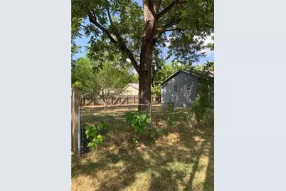 301 Taylor Street, Smithville, TX 78957 - Photo 9
