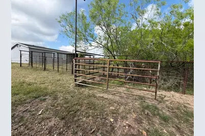 1235 Hoover Street, Luling, TX 78648 - Photo 5