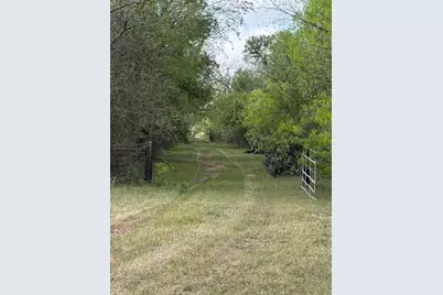 1235 Hoover Street, Luling, TX 78648 - Photo 11
