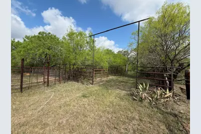 1235 Hoover Street, Luling, TX 78648 - Photo 3