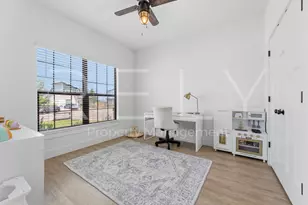 129 Seattle Slew Dr, Jarrell, TX 76537 - Photo 7