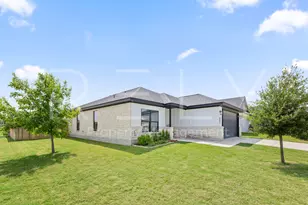 129 Seattle Slew Dr, Jarrell, TX 76537 - Photo 3