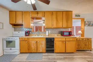 204 W Lakeshore Dr, Sunrise Beach Village, TX 78643 - Photo 11