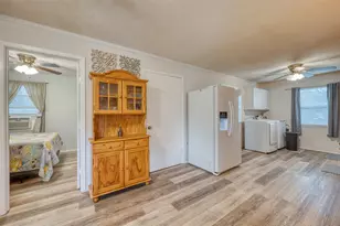 204 W Lakeshore Dr, Sunrise Beach Village, TX 78643 - Photo 7
