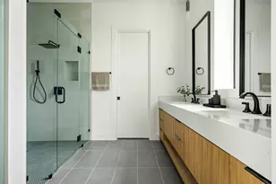 1102 Summit St, Austin, TX 78741 - Photo 21