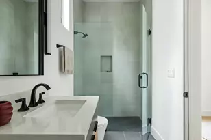 1102 Summit St, Austin, TX 78741 - Photo 17