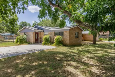 208 Hackberry Street, Lockhart, TX 78644 - Photo 17