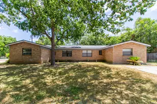 208 Hackberry St, Lockhart, TX 78644 - Photo 1