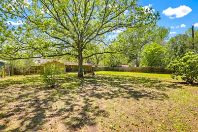 125 Glendale Street, Luling, TX 78648 - Photo 21