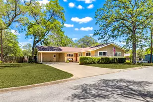 125 Glendale St, Luling, TX 78648 - Photo 1
