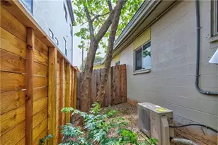 1126 1/2 Chicon St, Austin, TX 78702 - Photo 9