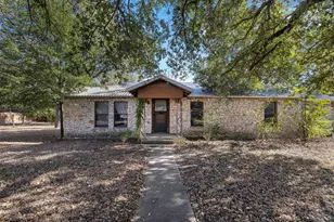 517 First St, Lexington, TX 78947 - Photo 3