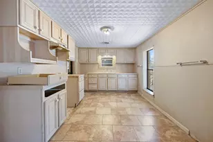 517 First St, Lexington, TX 78947 - Photo 7