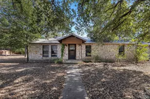 517 First St, Lexington, TX 78947 - Photo 3