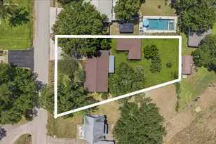 1415 NE Whitehead St, Smithville, TX 78957 - Photo 3