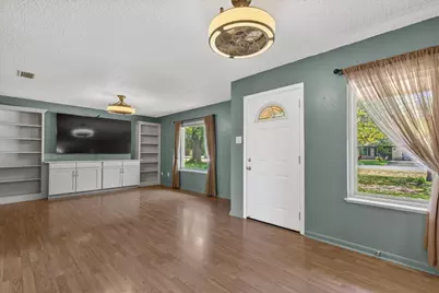 1415 NE Whitehead Street, Smithville, TX 78957 - Photo 9