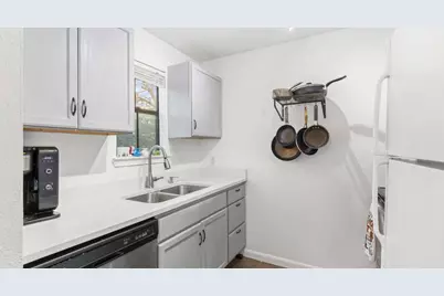 712 W 21st Street #203, Austin, TX 78705 - Photo 5