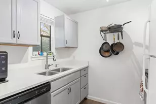 712 W 21st St, Austin, TX 78705 - Photo 5