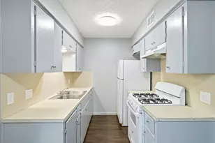 2319 Greenfield Pkwy, Austin, TX 78741 - Photo 9