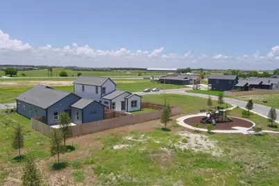2015 Applewood Drive, Lockhart, TX 78644 - Photo 25