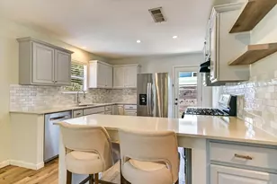 2408 E 9th St, Austin, TX 78702 - Photo 5