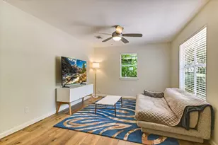 2408 E 9th St, Austin, TX 78702 - Photo 3